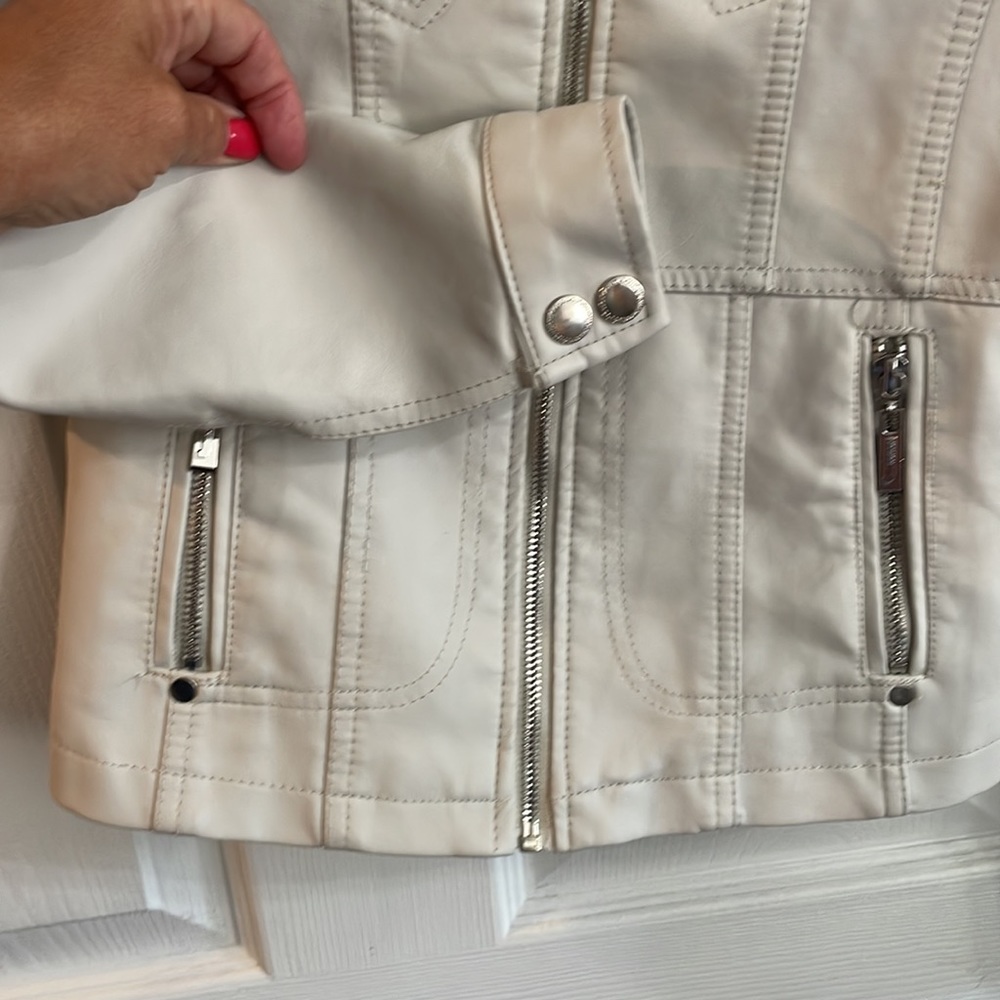 Girls fAux leather jacket, super cute, by JouJou. Size XL (18). Bundle & Save! - Picture 3 of 7